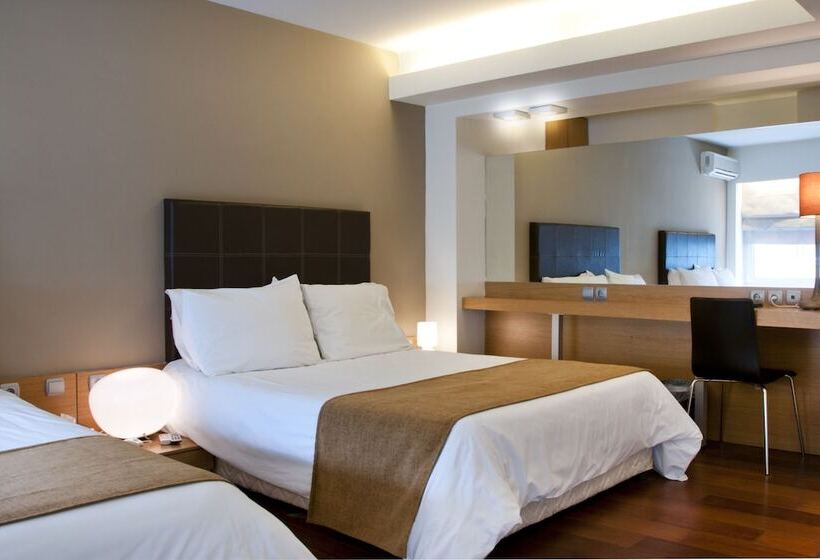 جناح جونيور, Capsis Hotel Thessaloniki