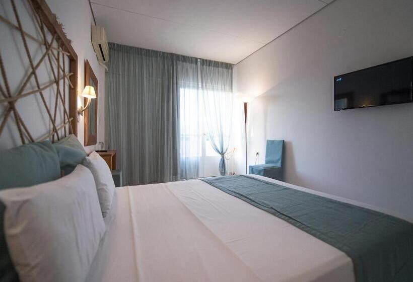بنجلو قياسى, Long Beach Hotel & Resort