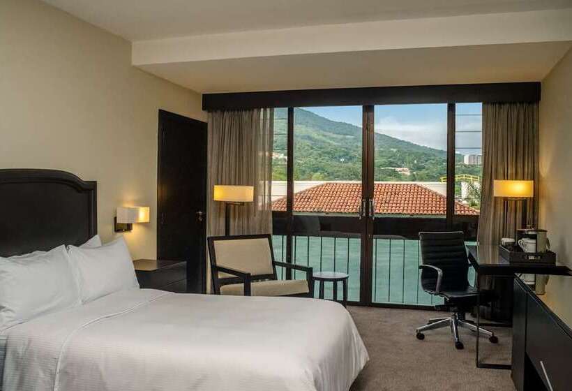 اتاق اجرایی با تخت بزرگ, Conrad Hong Kong