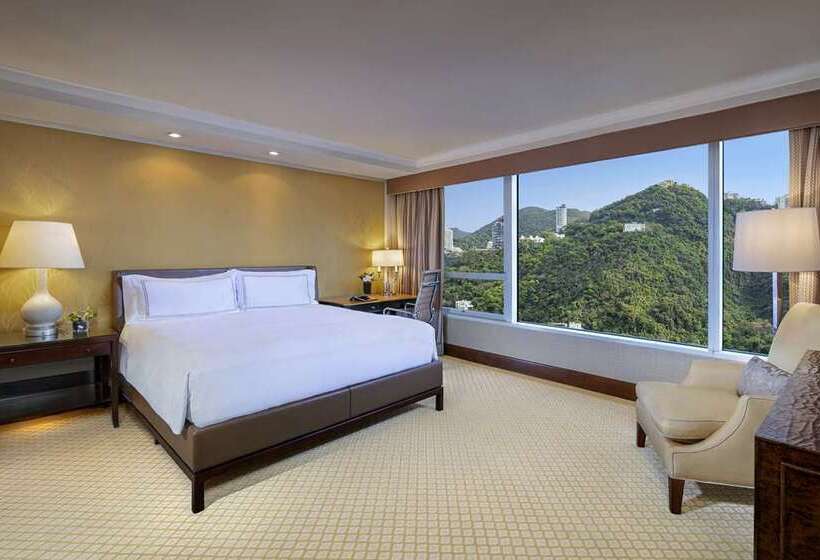 سوئیت اجرایی با تخت کینگ, Conrad Hong Kong