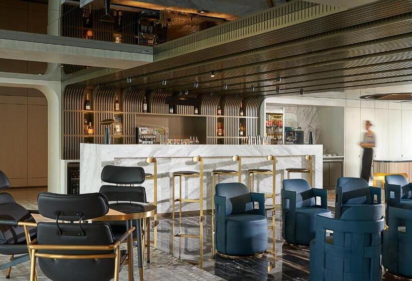 اتاق لوکس با چشم‌انداز شهر, The Park Lane Hong Kong A Pullman