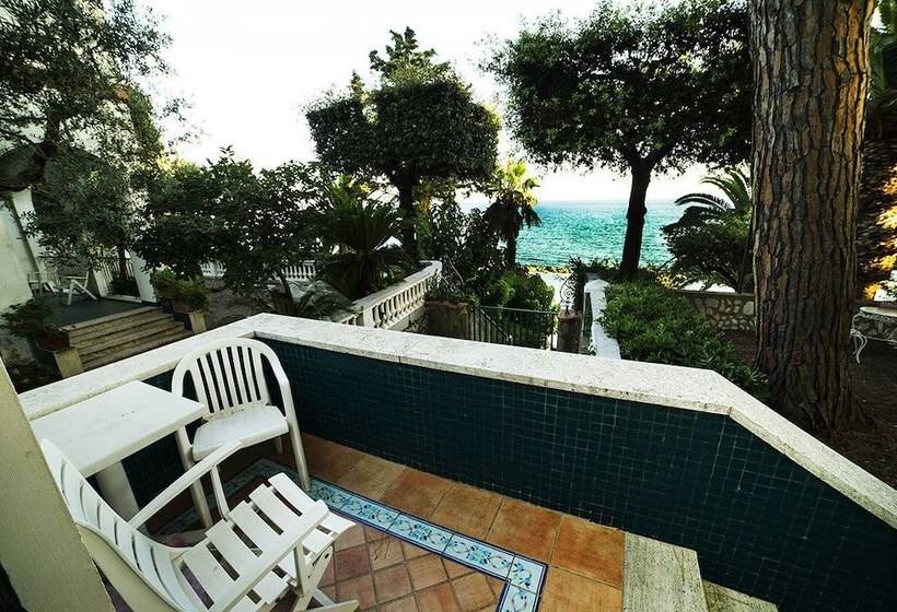 Номер Стандарт Двуспальная Кровать Вид на Море, Grande Albergo Miramare
