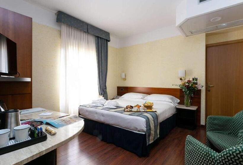 带大床的豪华间, Mirage Sure Hotel Collection By Best Western