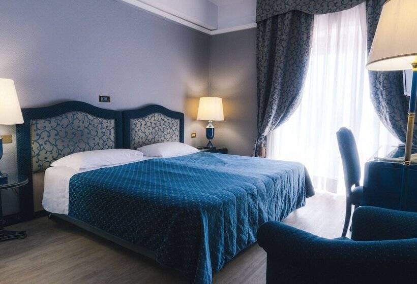 Quarto clássico vista mar, Grand Hotel Excelsior