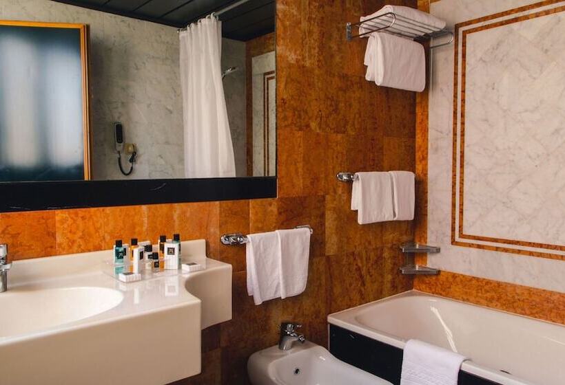 Quarto Triplo Superior, Grand Hotel Excelsior