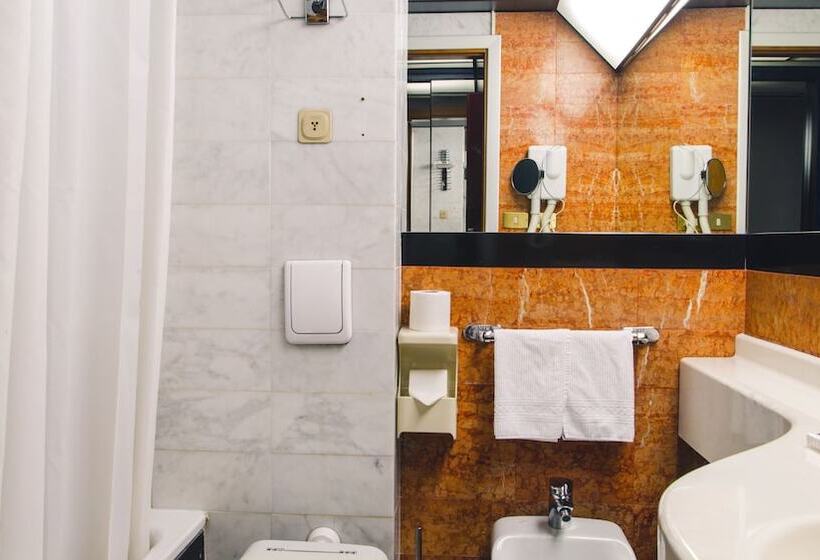 Quarto clássico vista mar, Grand Hotel Excelsior