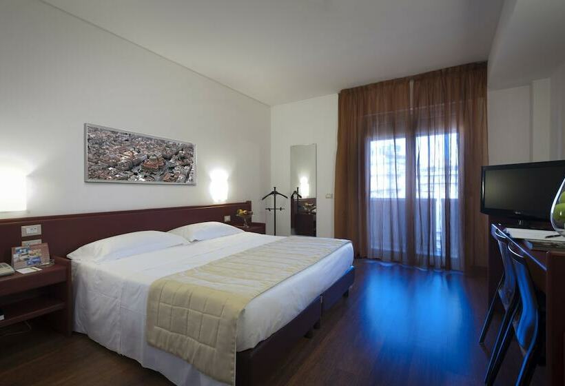 Camera Standard, Astoria Palace