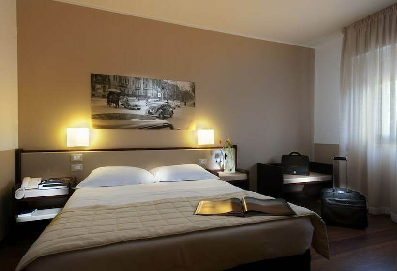 Camera Standard, Astoria Palace
