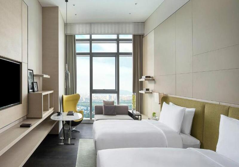 高级大房间, Astoria Palace