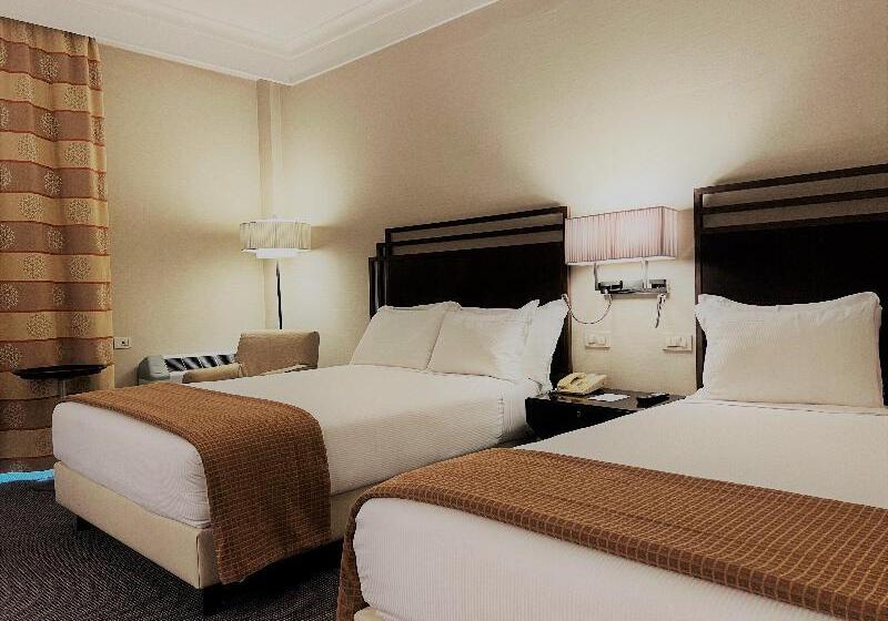 اتاق استاندارد با چشم‌انداز استخر, Crowne Plaza Rome St. Peter S, An Ihg