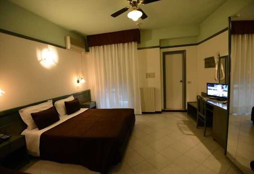 اتاق استاندارد سه نفره, Esedra