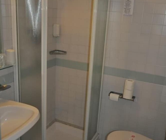اتاق استاندارد یک نفره, Esedra
