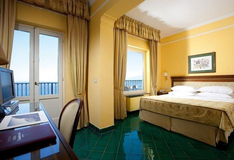 带海景的高档三人间, Imperial Hotel Tramontano