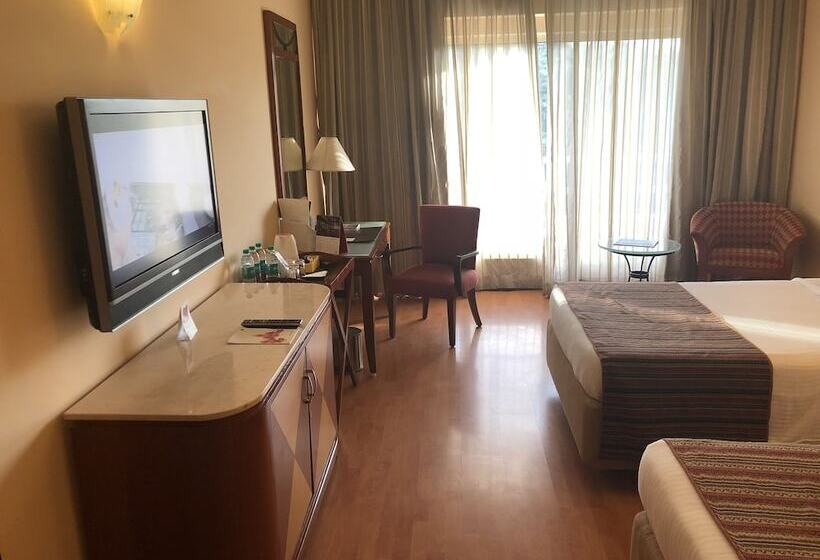 Номер Deluxe, The Lalit Ashok