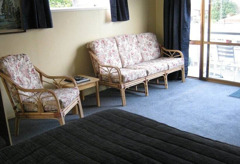 스탠다드 스튜디오, Adelphi Motel