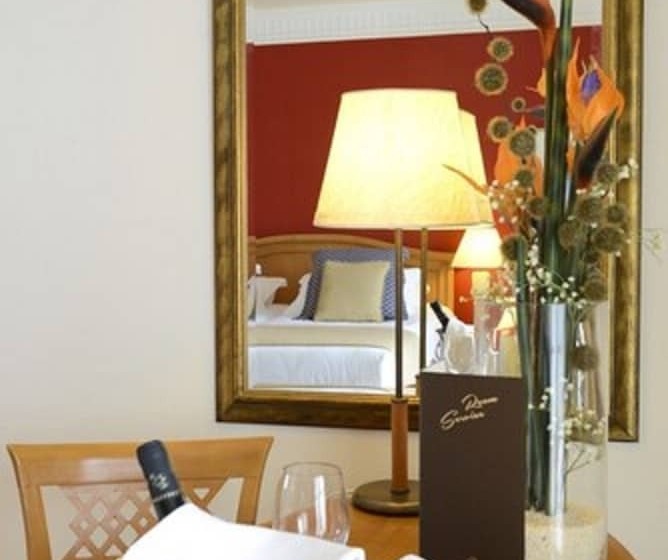 اتاق استاندارد سه تخته با چشم‌انداز استخر, Vincci Saphir Palace & Spa