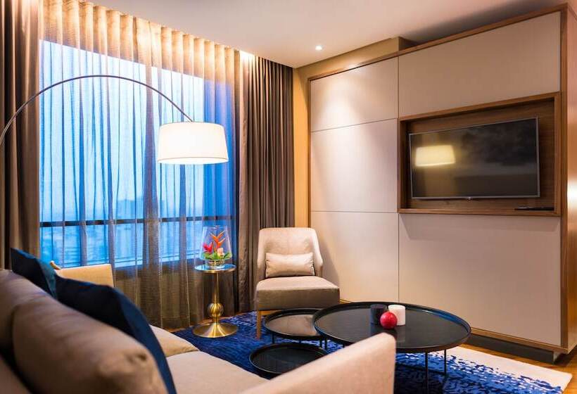 Suite Ejecutiva, 2 Fevrier, Lome