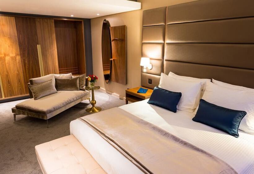 Suite Ejecutiva, 2 Fevrier, Lome