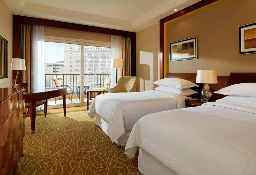 اتاق لوکس با چشم‌انداز استخر, Sheraton Cairo Hotel & Casino