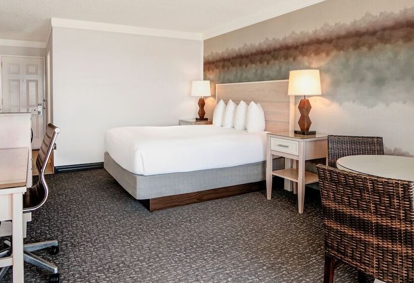 Номер Классика Кровать Квин, Hallmark Resort   Newport