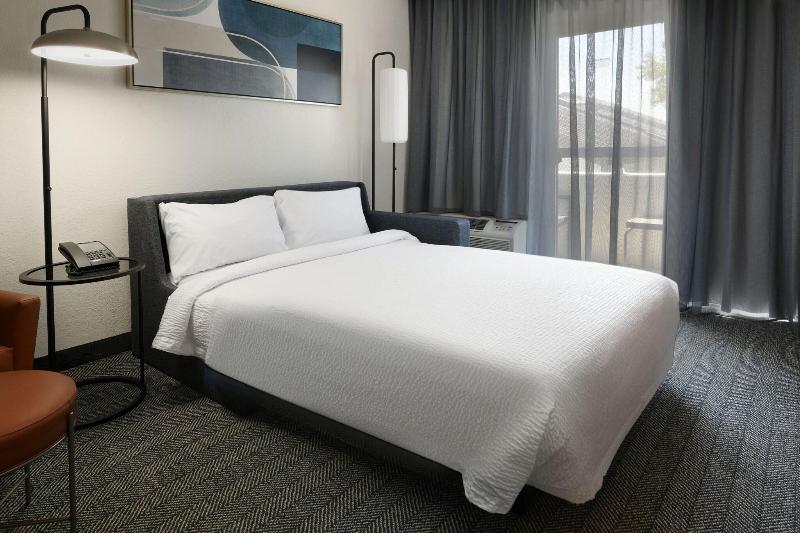 Стандартный Номер Кровать Кинг, Courtyard Dallas Las Colinas