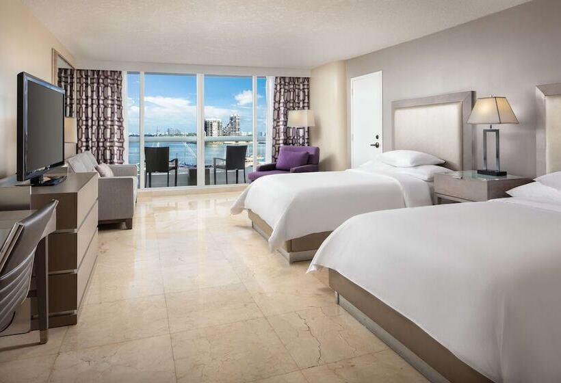 带2个双人床的标准工作室, Doubletree By Hilton Grand Hotel Biscayne Bay