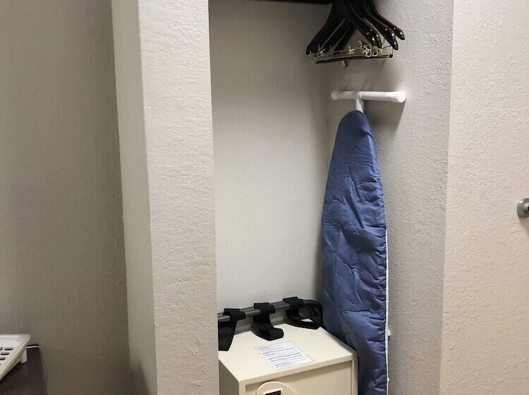 适合残疾人士使用的高档房间, Red Roof Inn Norwich