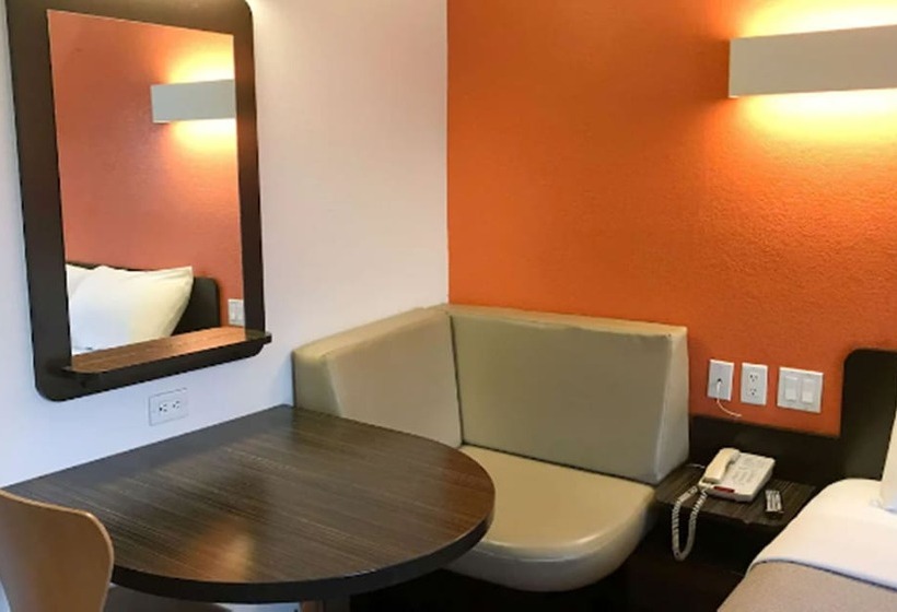 장애인용 디럭스룸, Motel 6buttonwillow, Ca Central