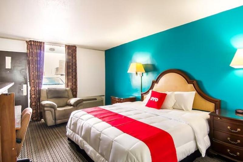 Стандартный Номер Кровать Кинг, OYO Hotel Hutchinson KS West 4th Ave