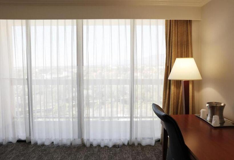이그제큐티브 룸 킹사이즈 침대, Ontario Airport Hotel & Conference Center