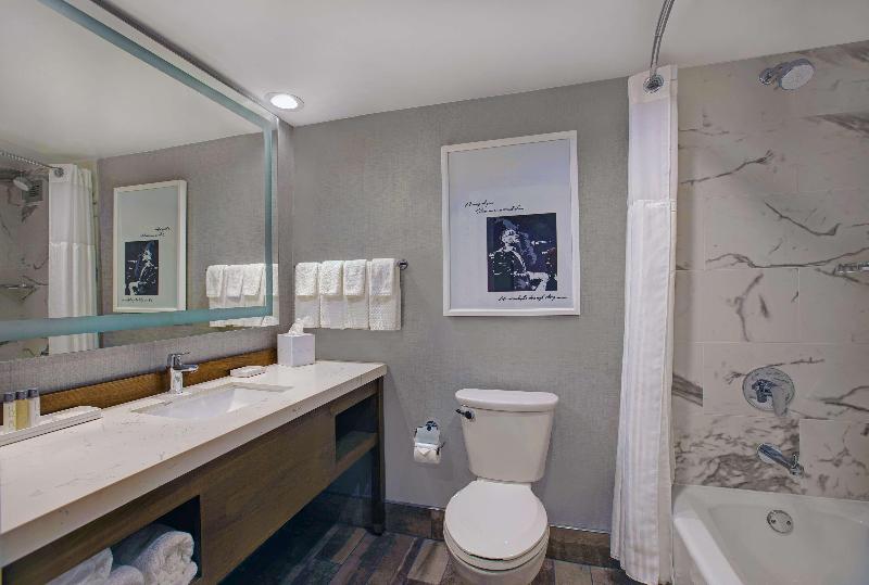 Номер Стандарт Вид на Бассейн, Hilton Peachtree City Atlanta Hotel & Conference Center