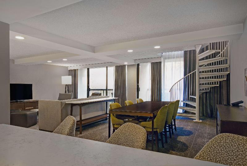 キングサイズベッドのスイートルーム, Hilton Peachtree City Atlanta Hotel & Conference Center