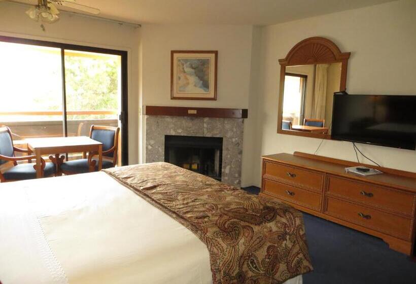 디럭스 스위트 킹 침대, The Monarch Resort