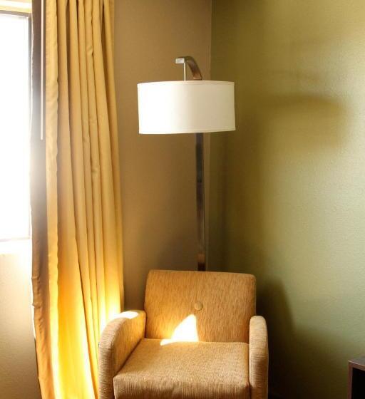 장애인을 위한 킹사이즈 침대 스탠다드 룸, Super 8 By Wyndham Montrose