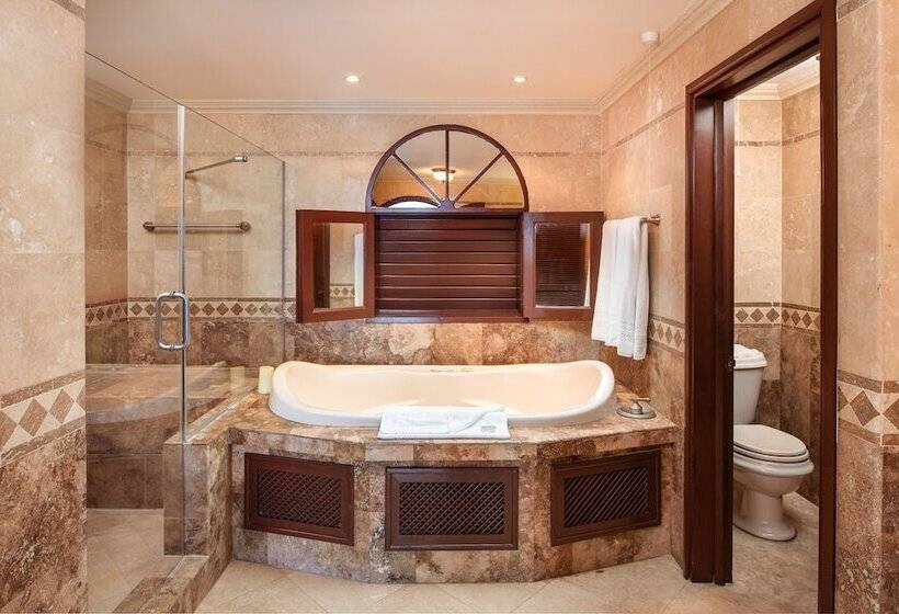 سوئیت جونیور با چشم‌انداز باغ, The Crane Resort