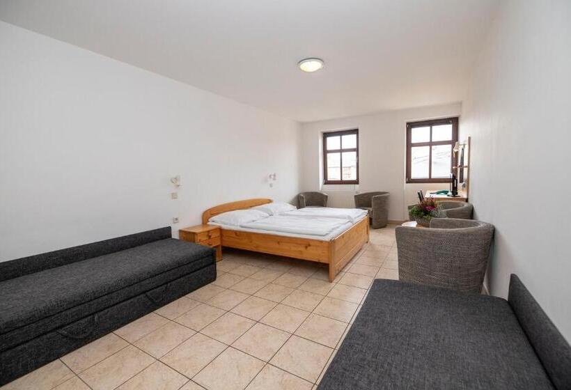 Четырехместный Номер Стандарт, Praha