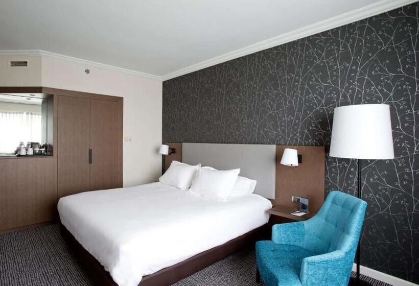 Номер Deluxe, Hilton Paris Charles De Gaulle Airport