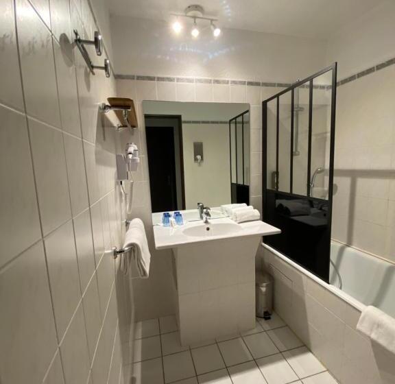 이코노미 룸, Le Relais De Castelnau
