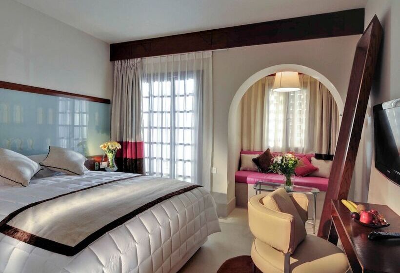 اتاق سوپریور با چشم‌انداز استخر, Mercure Hurghada