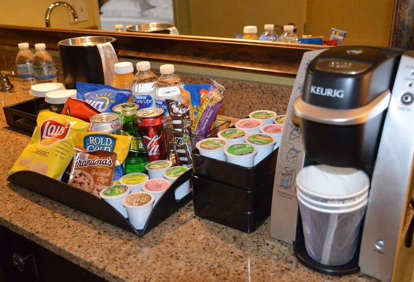 キングサイズベッドのスイートルーム, Embassy Suites By Hilton Fort Lauderdale 17th Street