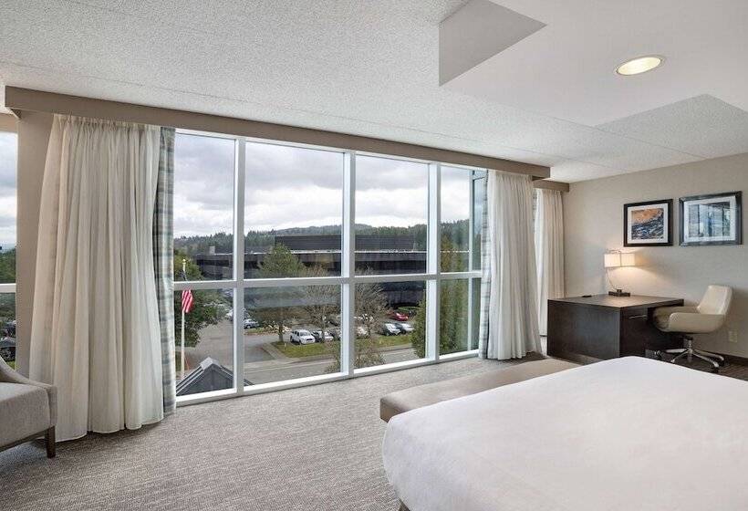 Президентский Люкс, Embassy Suites By Hilton Seattle Bellevue