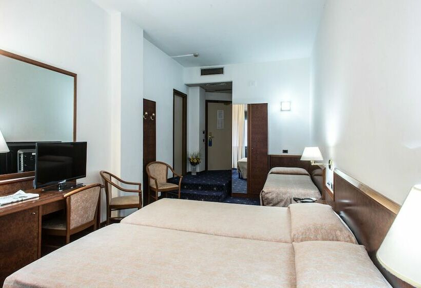 اتاق استاندارد سه نفره, Mirage