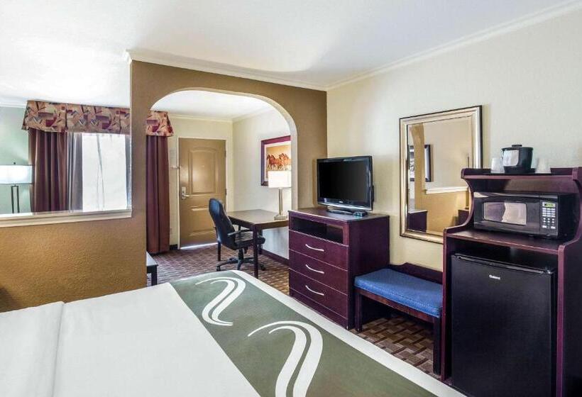 מיטת קינג בסוויטה, Quality Inn & Suites