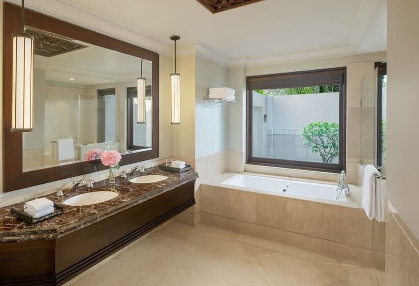 سوئیت با چشم‌انداز زمین گلف, The St. Regis Goa Resort
