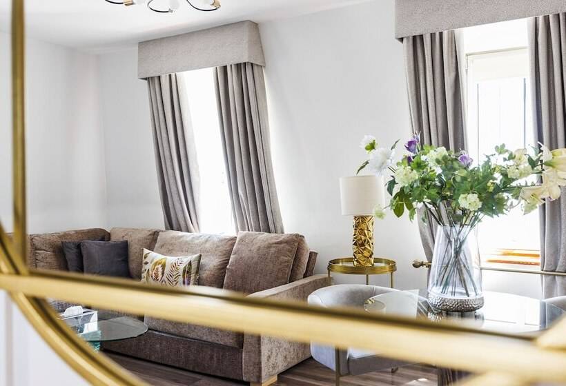 1 Bedroom Penthouse Apartment, Carlton Court   Mayfair