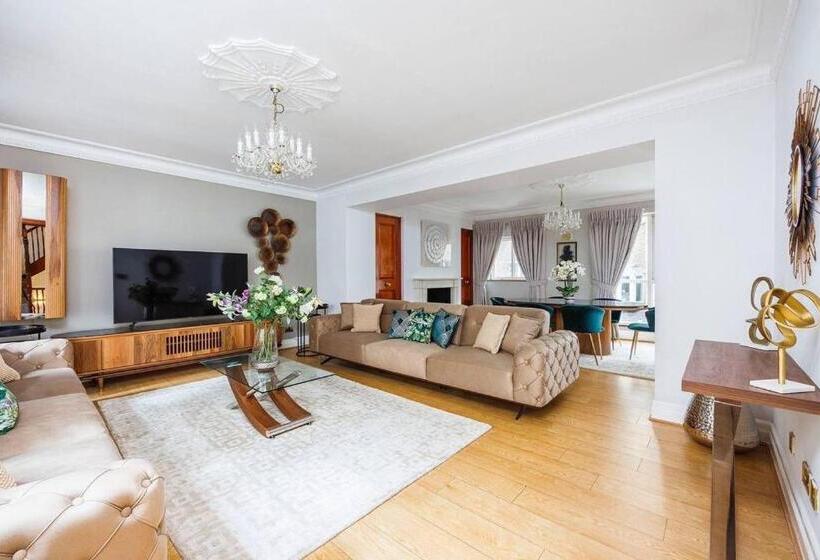 ویلای 1 خوابه, Carlton Court   Mayfair
