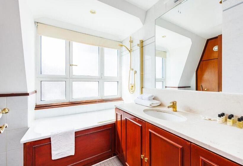 1 Bedroom Penthouse Apartment, Carlton Court   Mayfair