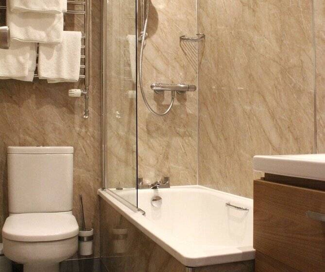 Семейный Номер, Exeter Court