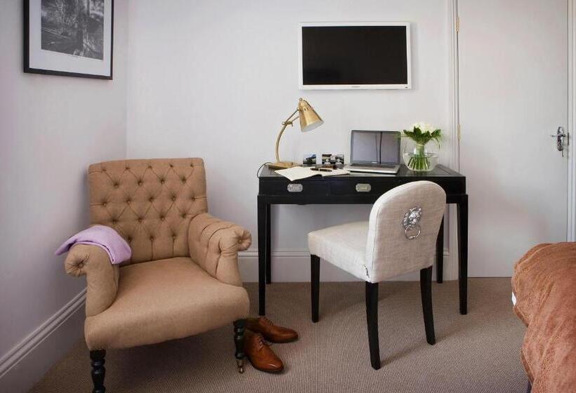 디럭스 룸 킹사이즈 침대, Rooms By Bistrot Pierre At The Crescent Inn