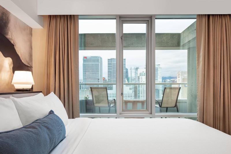 Люкс Кровать Кинг, Delta Hotels By Marriott Vancouver Downtown Suites